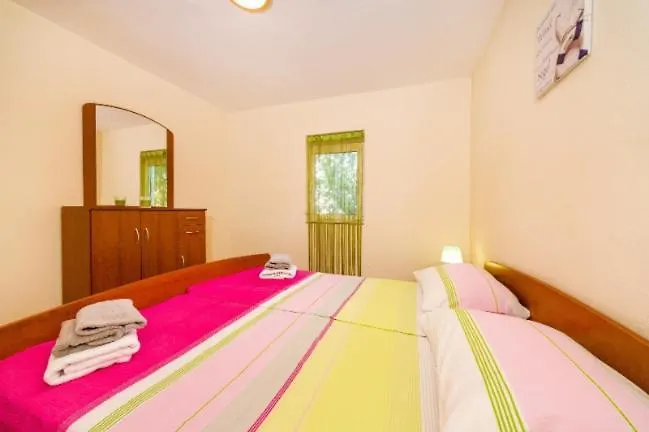 Apartments Elvir Vrsi