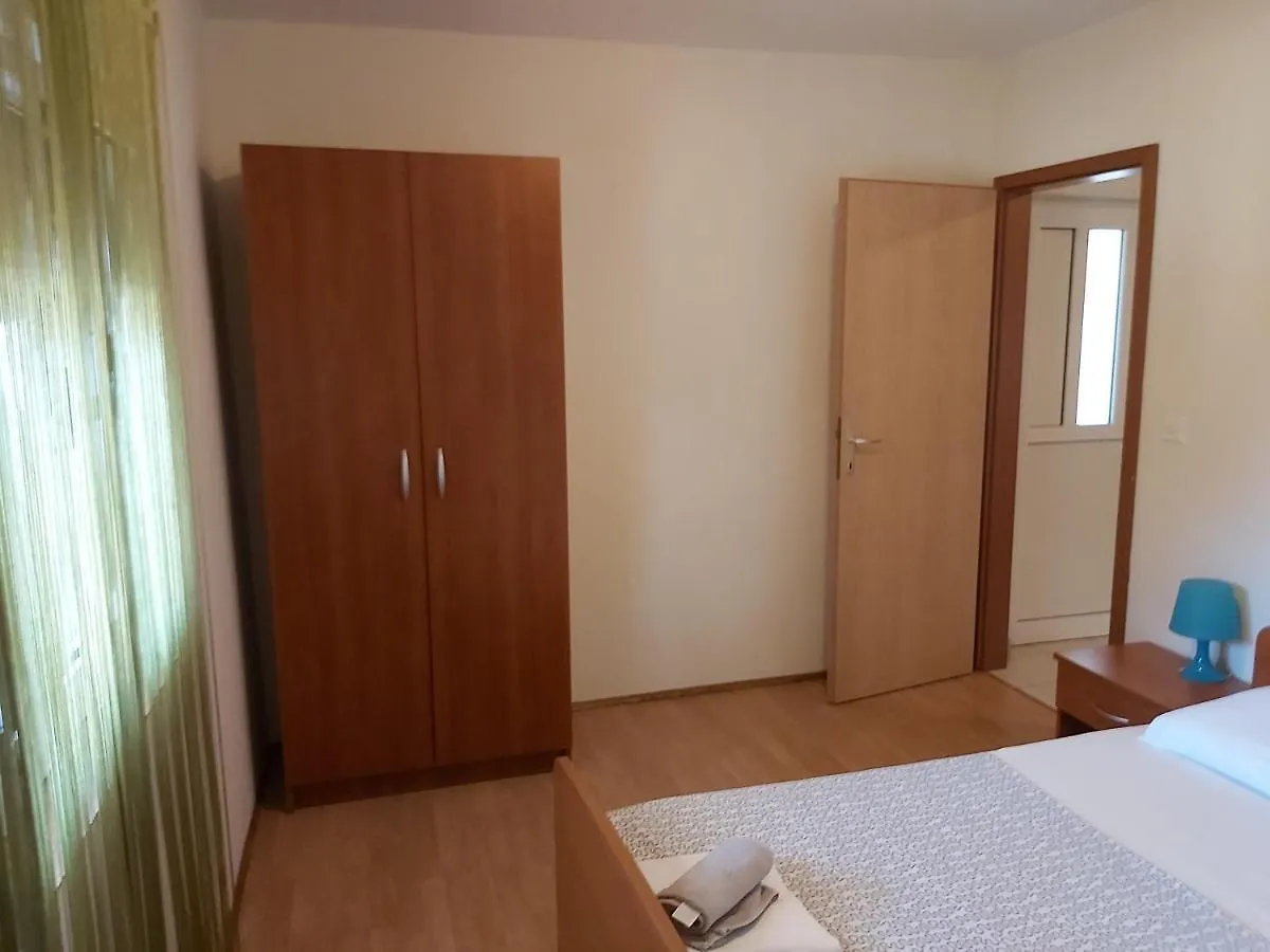 Apartments Elvir Vrsi