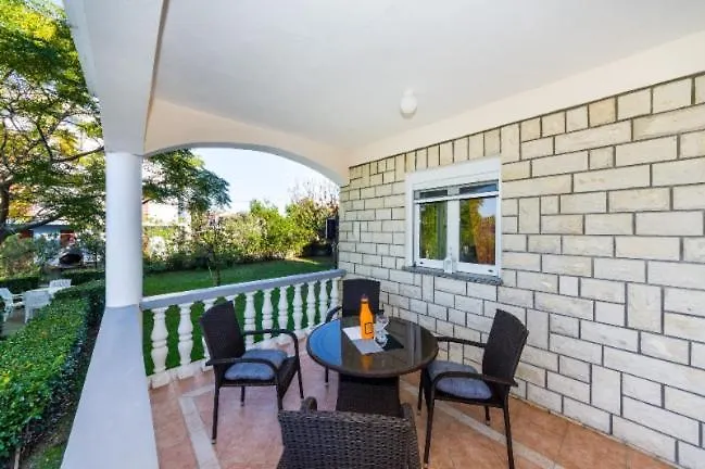 Apartments Elvir Vrsi Kroatien