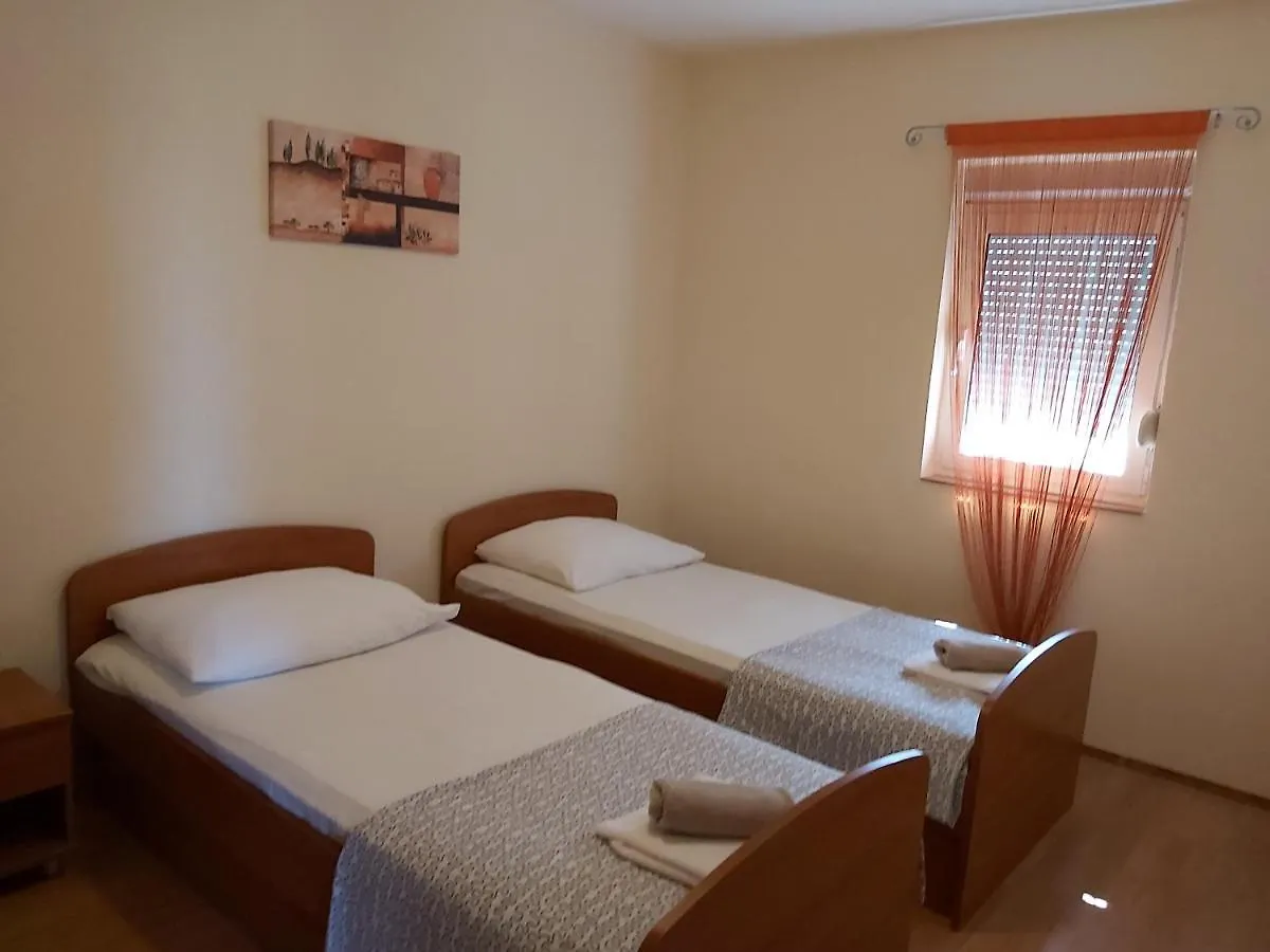Apartments Elvir Vrsi