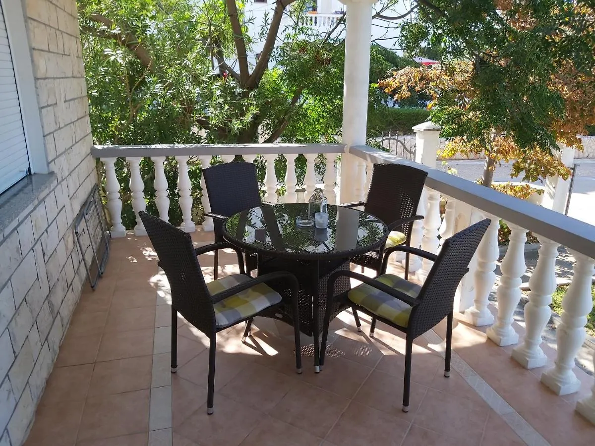 Apartments Elvir Vrsi