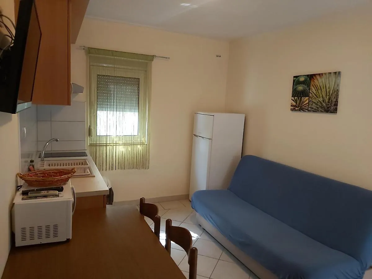 Apartments Elvir Vrsi