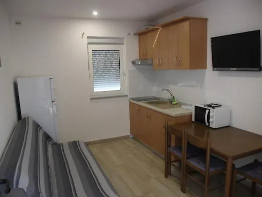 Apartments Elvir Vrsi