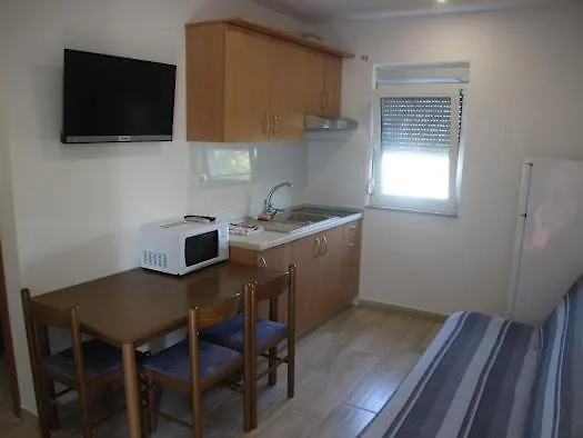 Apartments Elvir Vrsi
